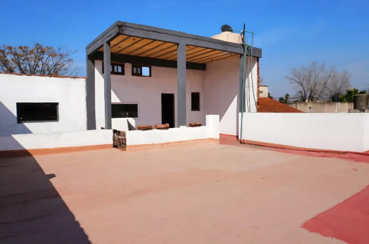 Venta Casa Burzaco 5 Ambientes con Terraza y Cochera - Permuta en Pinamar, Valeria, Costa del Este, etc.