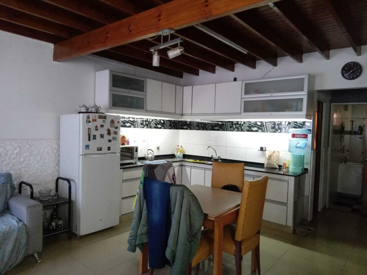 Casa en venta, de 6 ambientes Barrio el Peligro - Abasto La Plata 