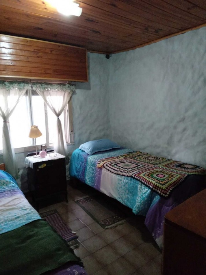 Casa con pileta y quincho a la venta 