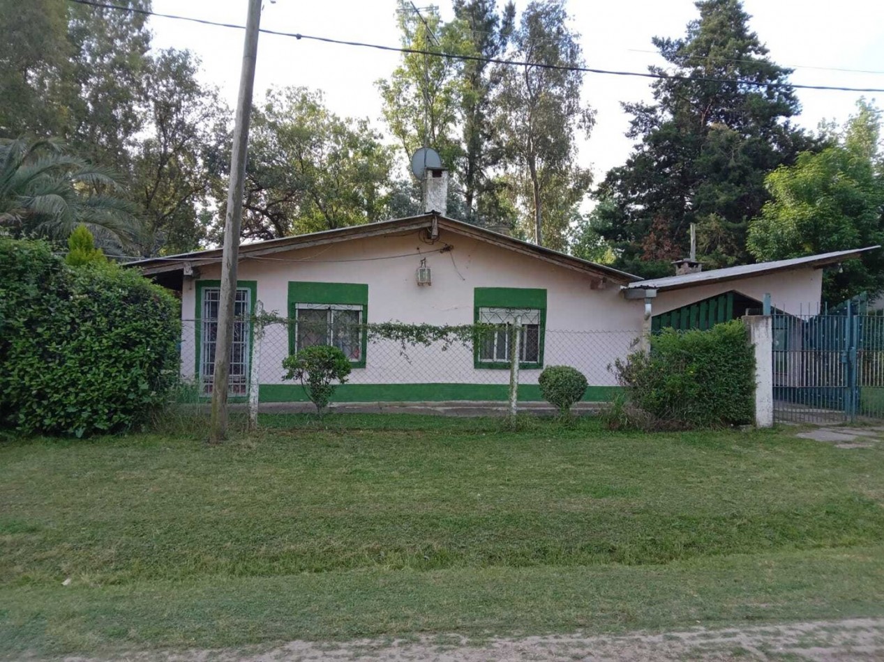 Casa con pileta y quincho a la venta 