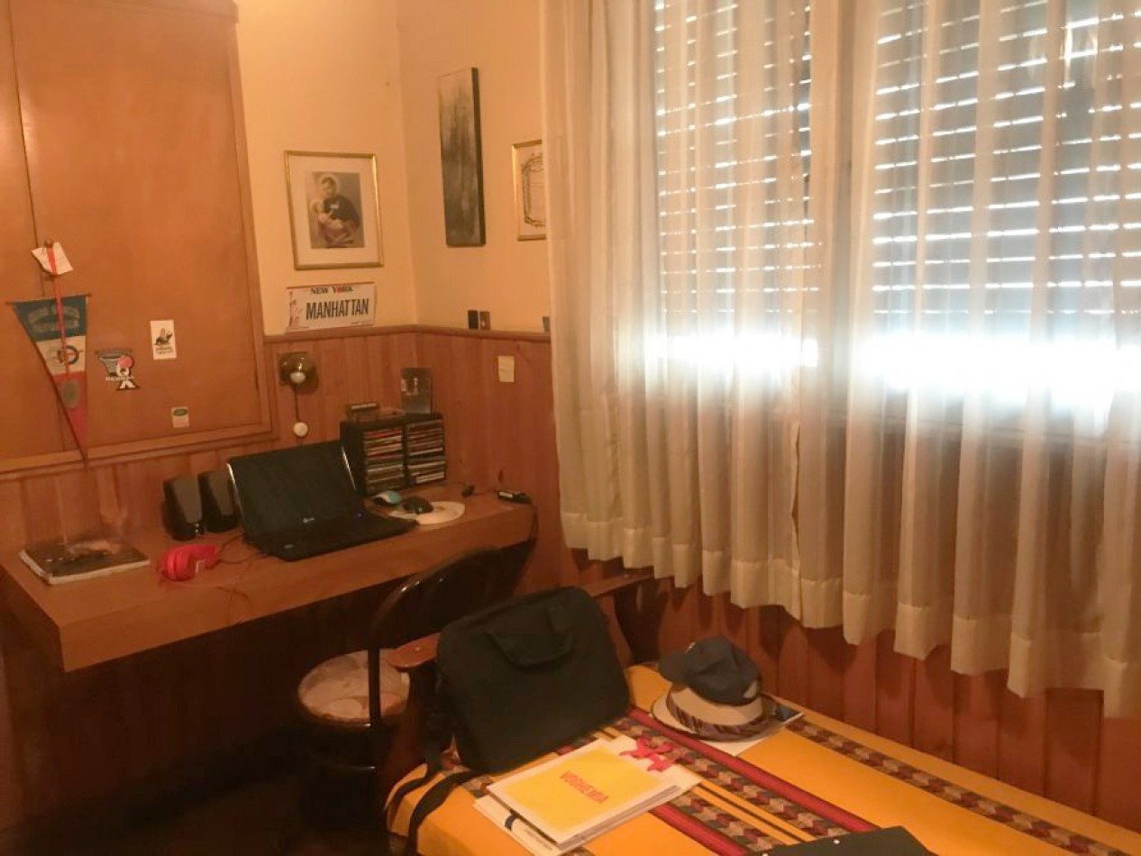 CASA EN VENTA EN BERNAL 3 AMBIENTES