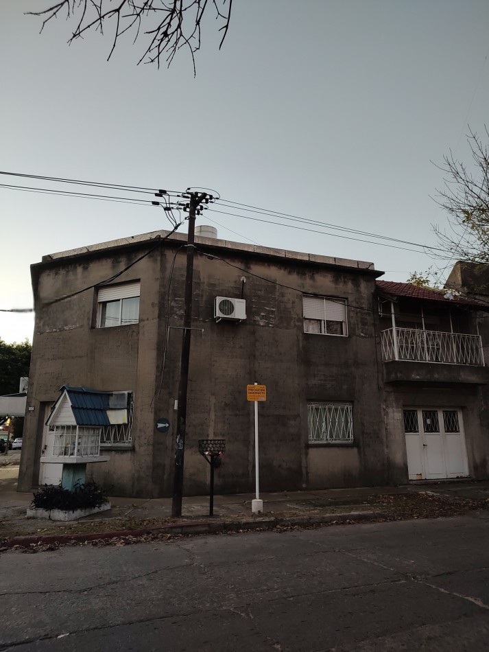 Casa 5 ambientes con local