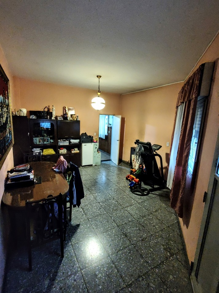 Casa 5 ambientes con local