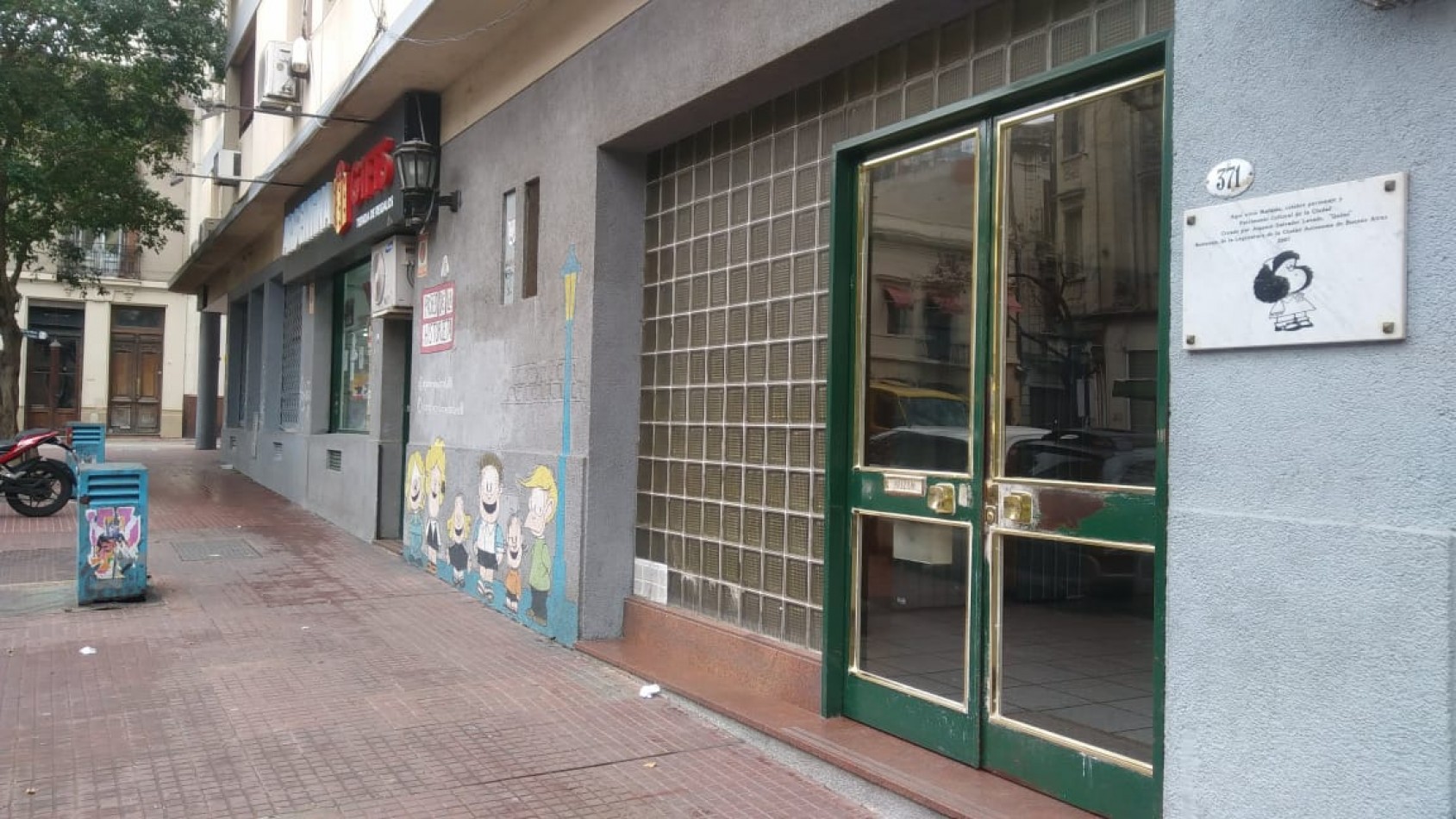 Dos ambientes al frente.