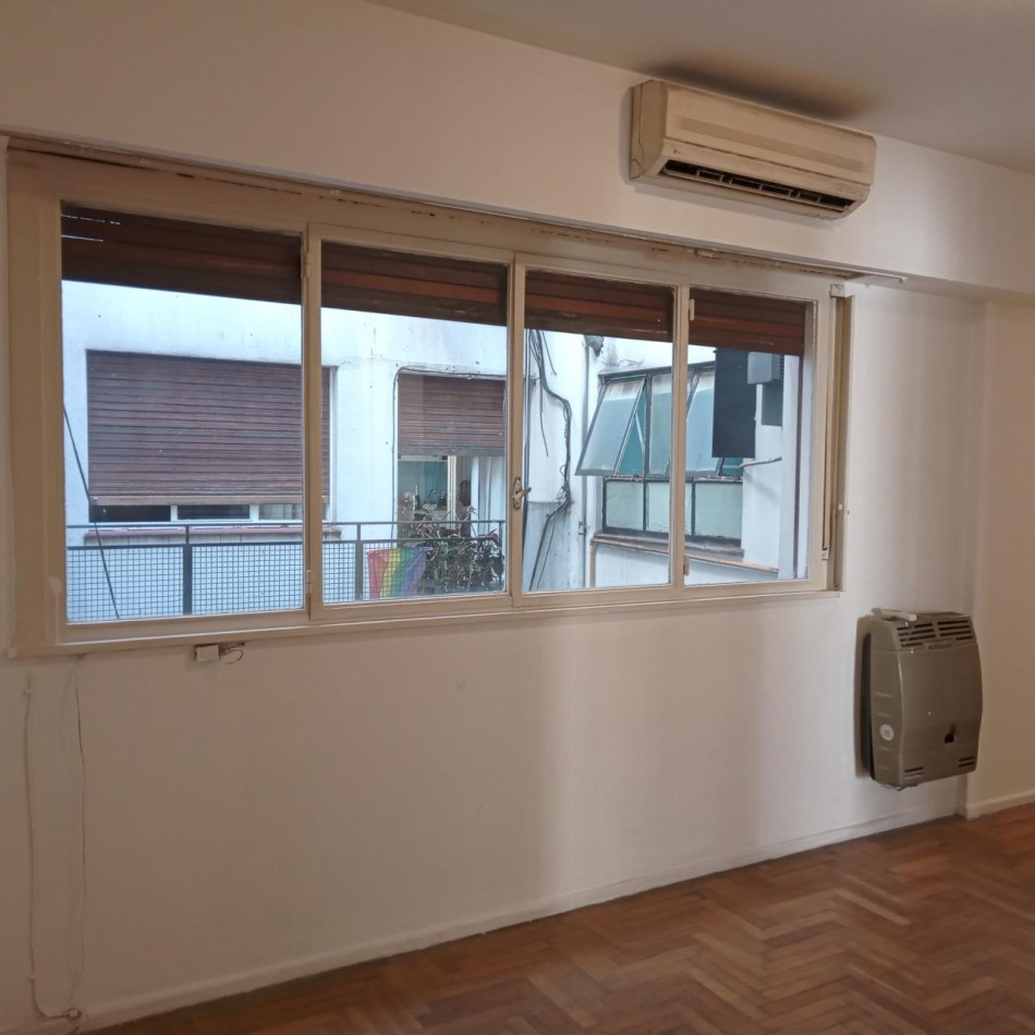 Dos ambientes al frente con balcon