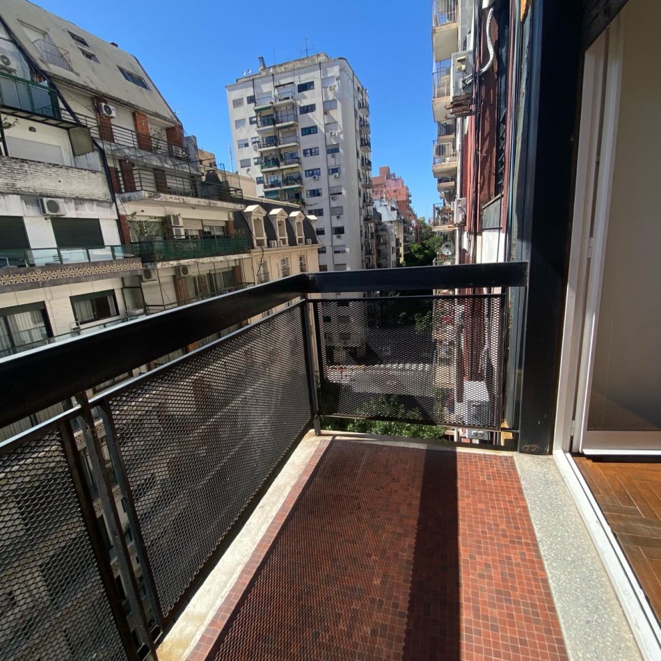 Dos ambientes al frente con balcon