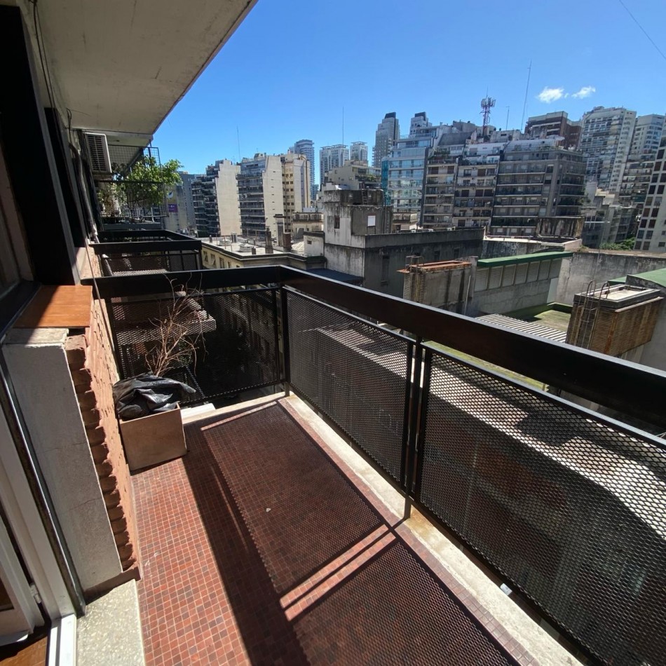 Dos ambientes al frente con balcon