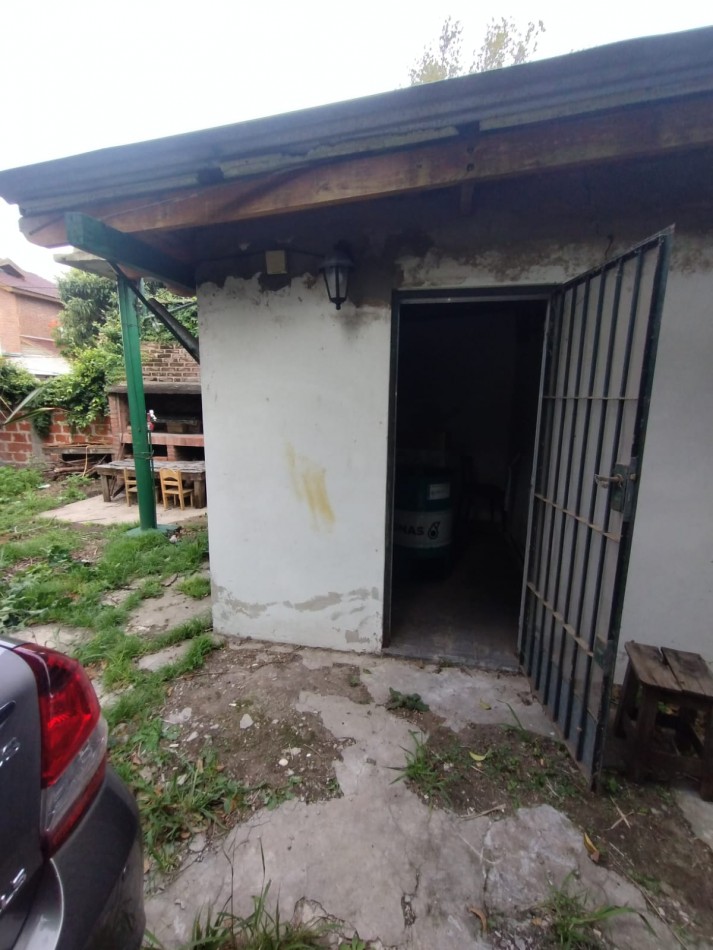 Venta de Lote con dpto a reciclar en centro de Berazategui