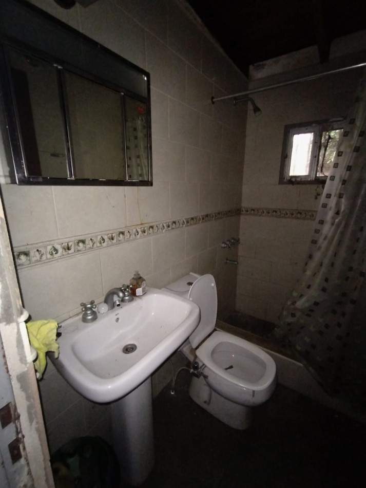 Venta de Lote con dpto a reciclar en centro de Berazategui