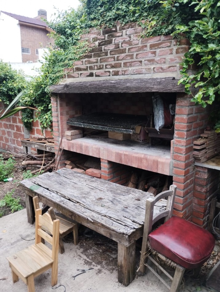 Venta de Lote con dpto a reciclar en centro de Berazategui