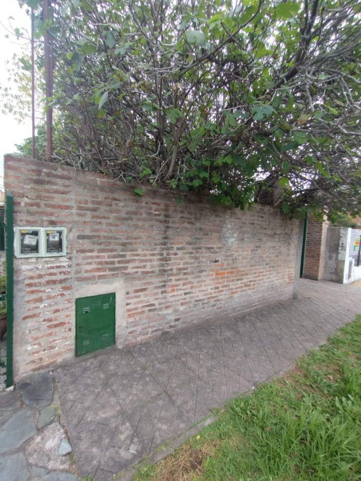Venta de Lote con dpto a reciclar en centro de Berazategui