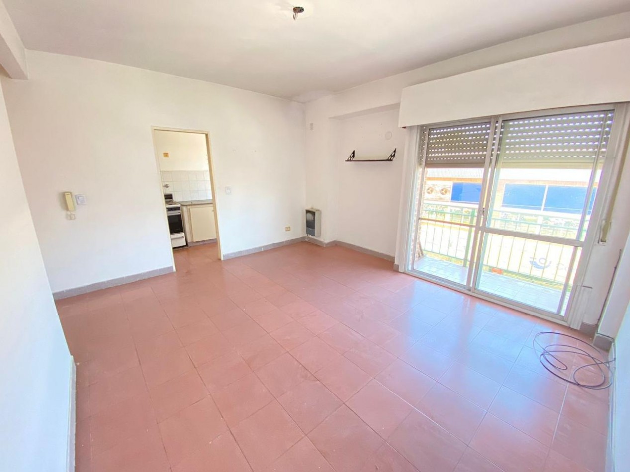 VENTA 2 AMBIENTES - FLORENCIO VARELA CENTRO