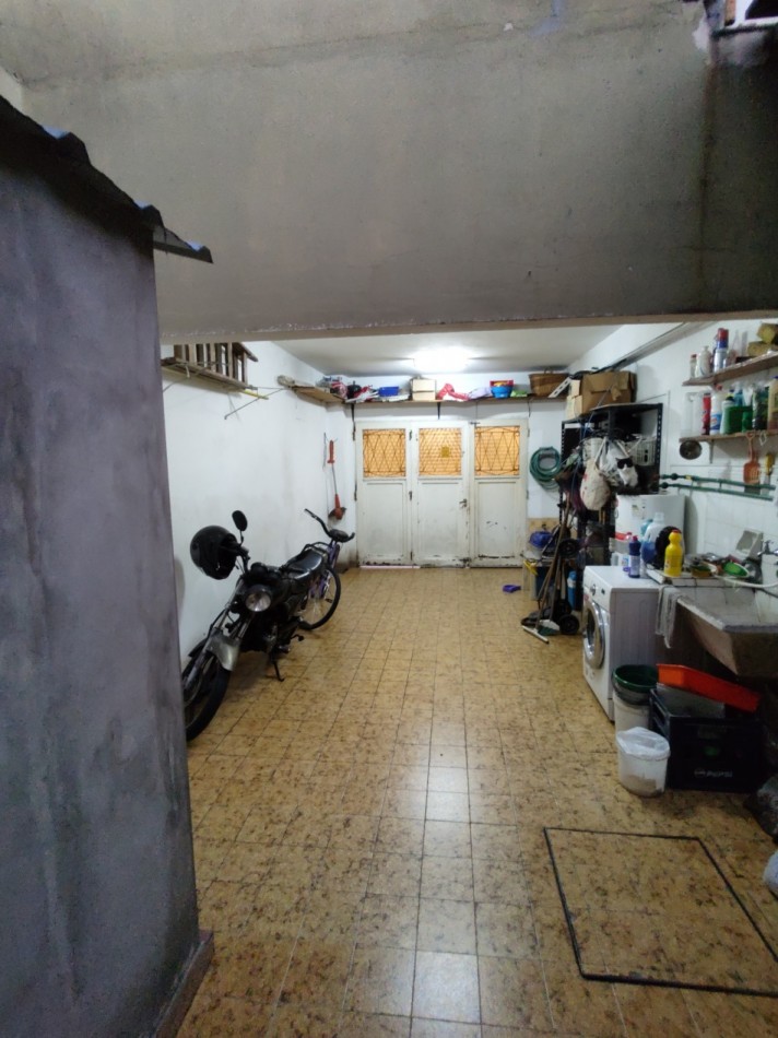 Casa 5 ambientes con local