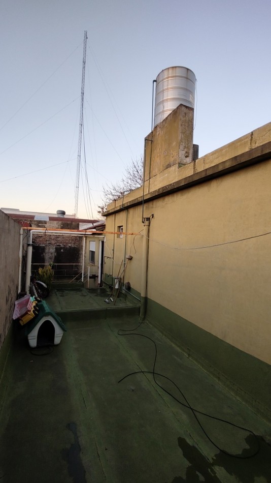 Casa 5 ambientes con local