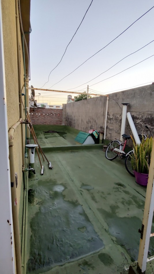 Casa 5 ambientes con local