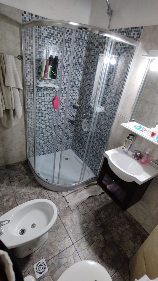 Casa 5 ambientes con local