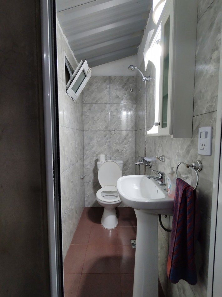 Casa 5 ambientes con local