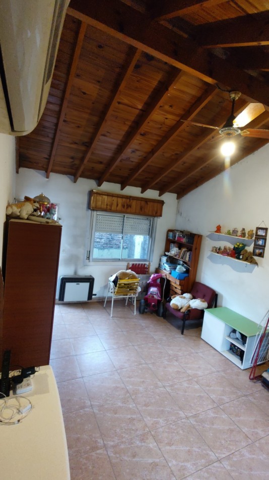 Casa 5 ambientes con local