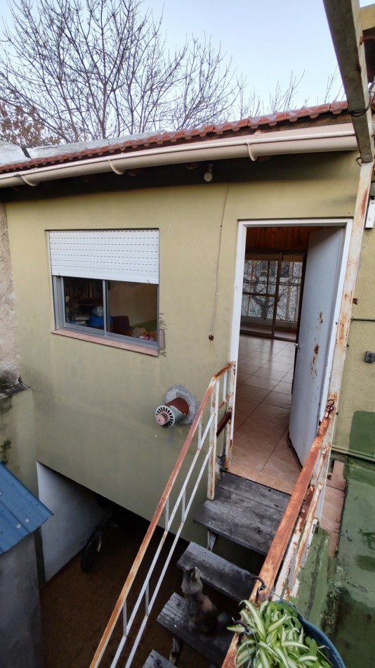 Casa 5 ambientes con local
