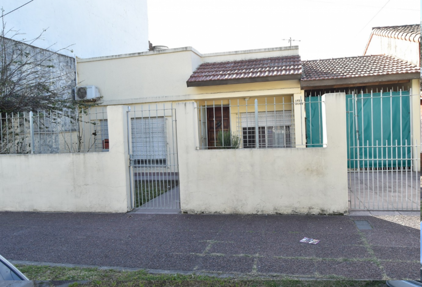 CASA EN QUILMES OESTE APTA CREDITO  - 4 AMBIENTES Y DEPTO TRASERO