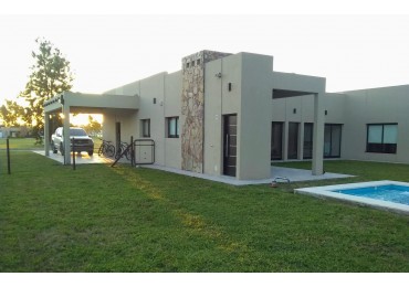 CASA EN AREA 60 EN VENTA