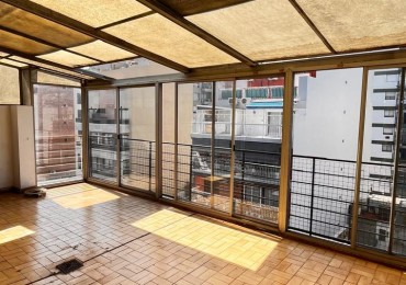 Tres ambientes con balcon terraza al frente